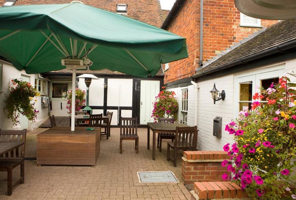 The Bell Hotel & Inn By Greene King Inns Woburn Esterno foto
