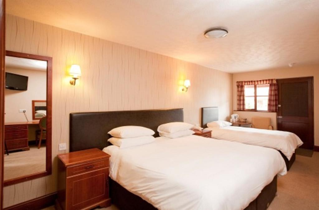 The Bell Hotel & Inn By Greene King Inns Woburn Esterno foto