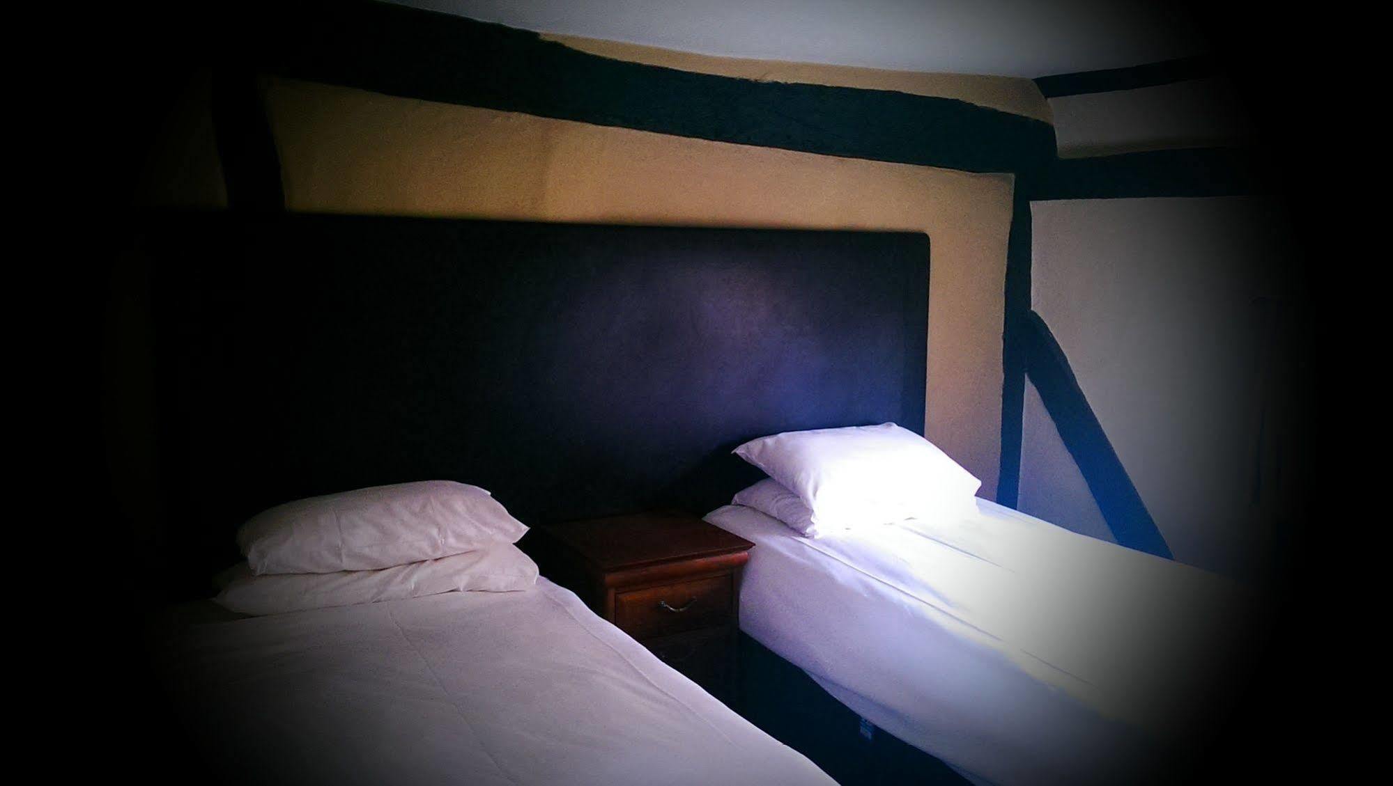 The Bell Hotel & Inn By Greene King Inns Woburn Esterno foto