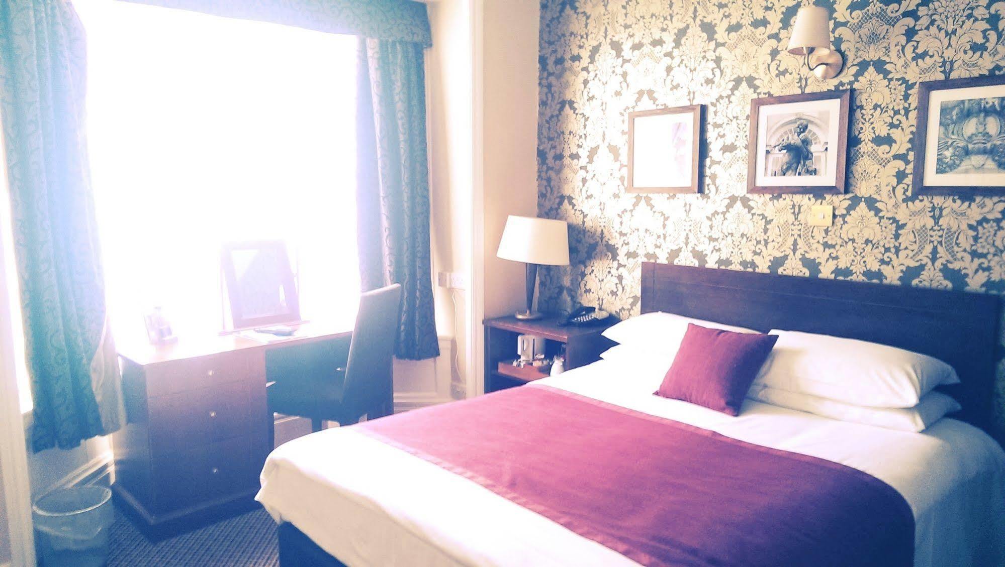 The Bell Hotel & Inn By Greene King Inns Woburn Esterno foto