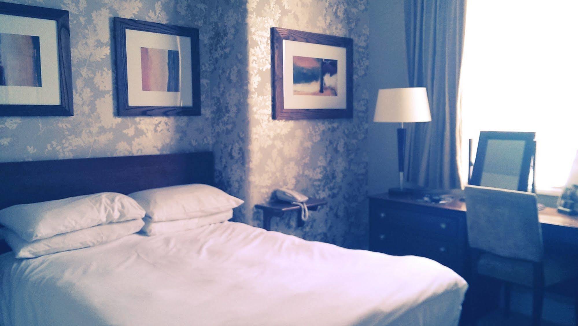 The Bell Hotel & Inn By Greene King Inns Woburn Esterno foto