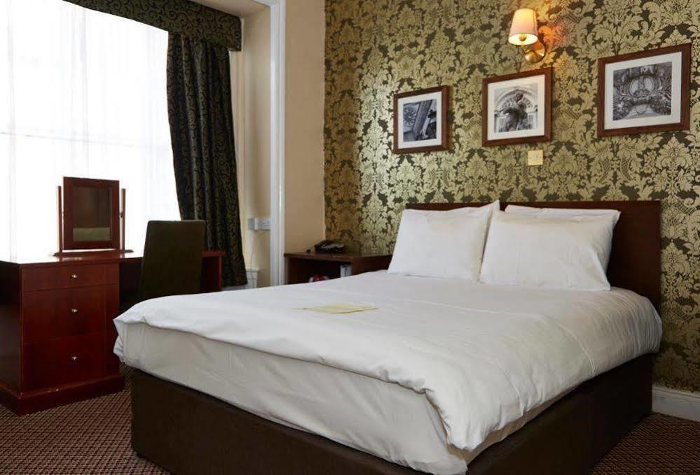 The Bell Hotel & Inn By Greene King Inns Woburn Esterno foto