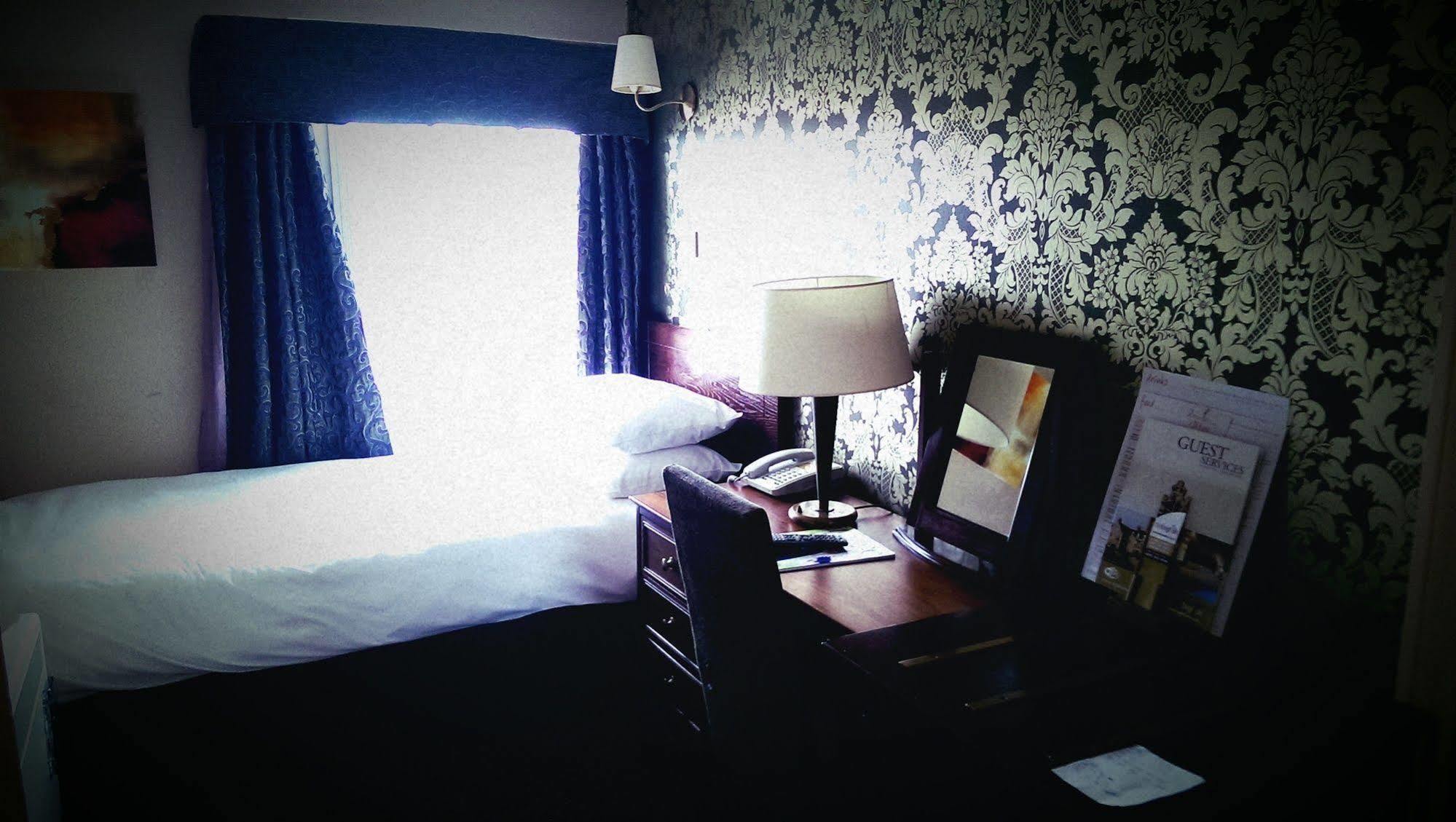 The Bell Hotel & Inn By Greene King Inns Woburn Esterno foto