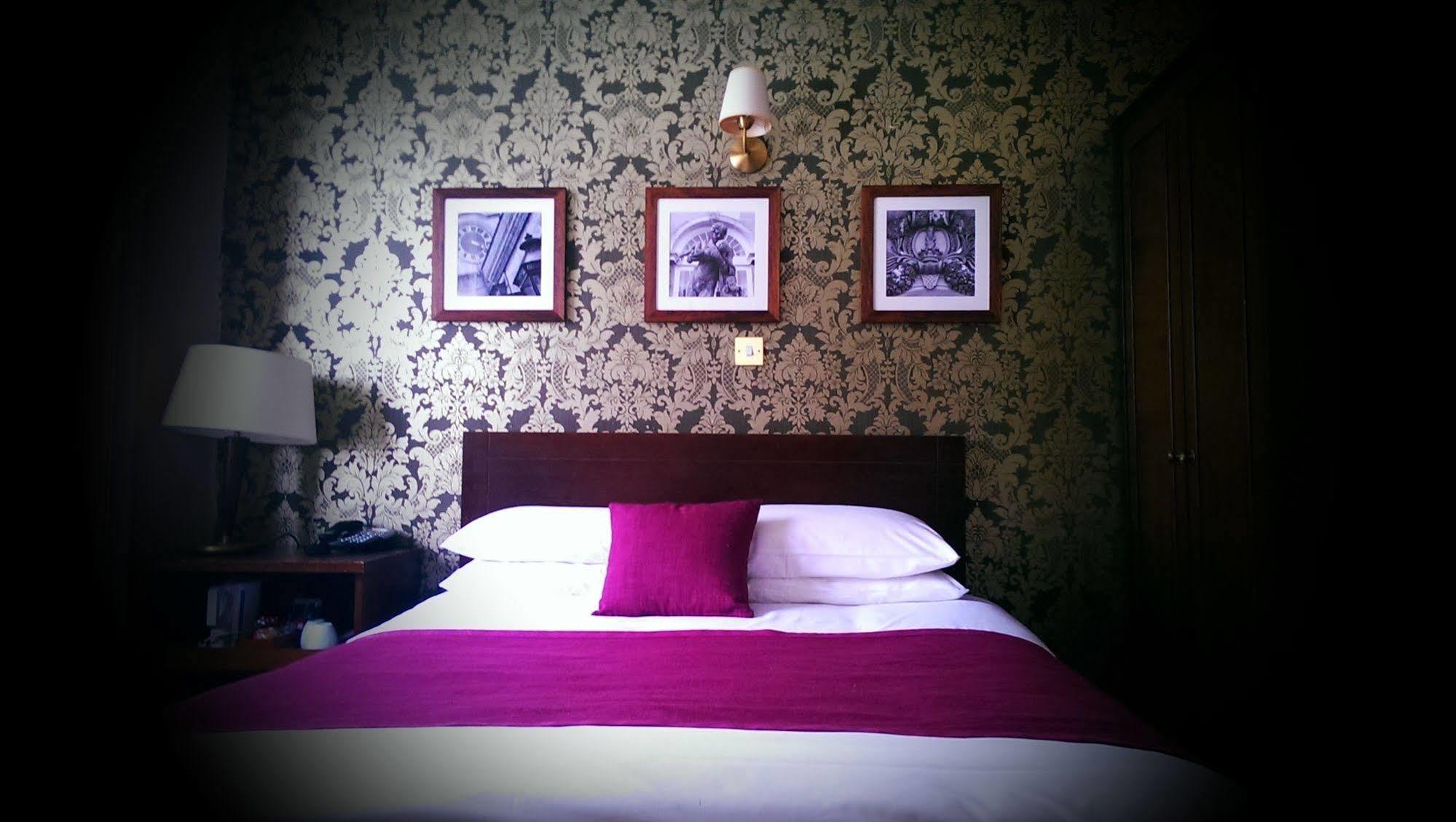 The Bell Hotel & Inn By Greene King Inns Woburn Esterno foto