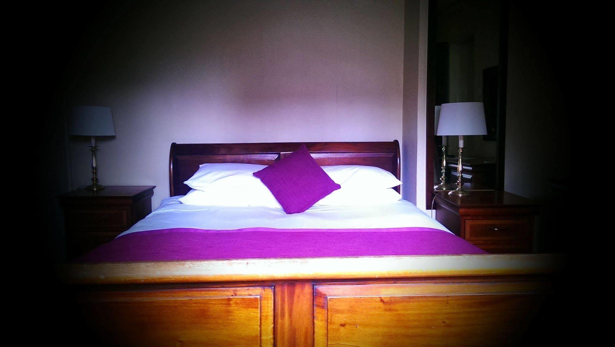The Bell Hotel & Inn By Greene King Inns Woburn Esterno foto